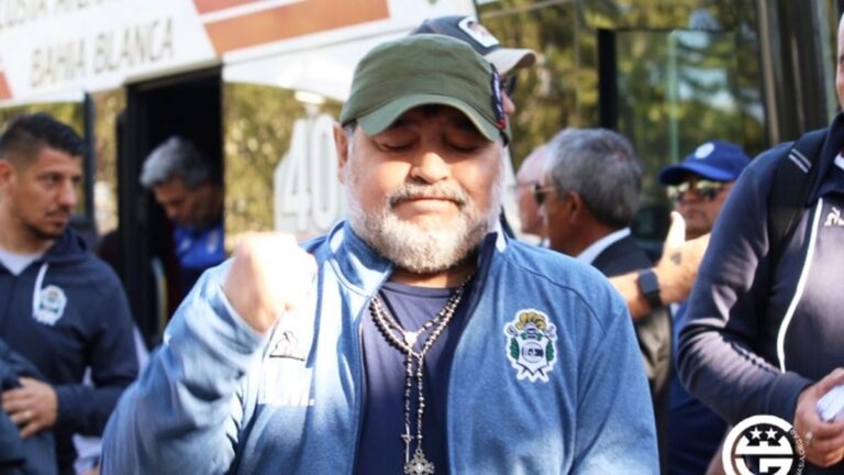 Maradona: “Festejo por la mitad mas uno de La Plata”