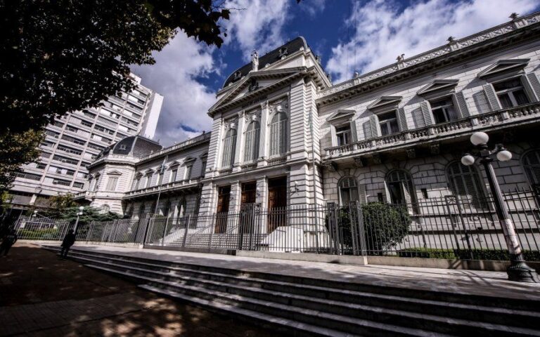 La Corte bonaerense habilita “medios tecnológicos” para sumar servicios judiciales