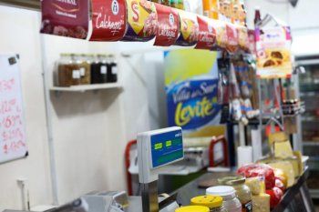 las ventas en grandes centros de compras se desplomaron 95,6% interanual