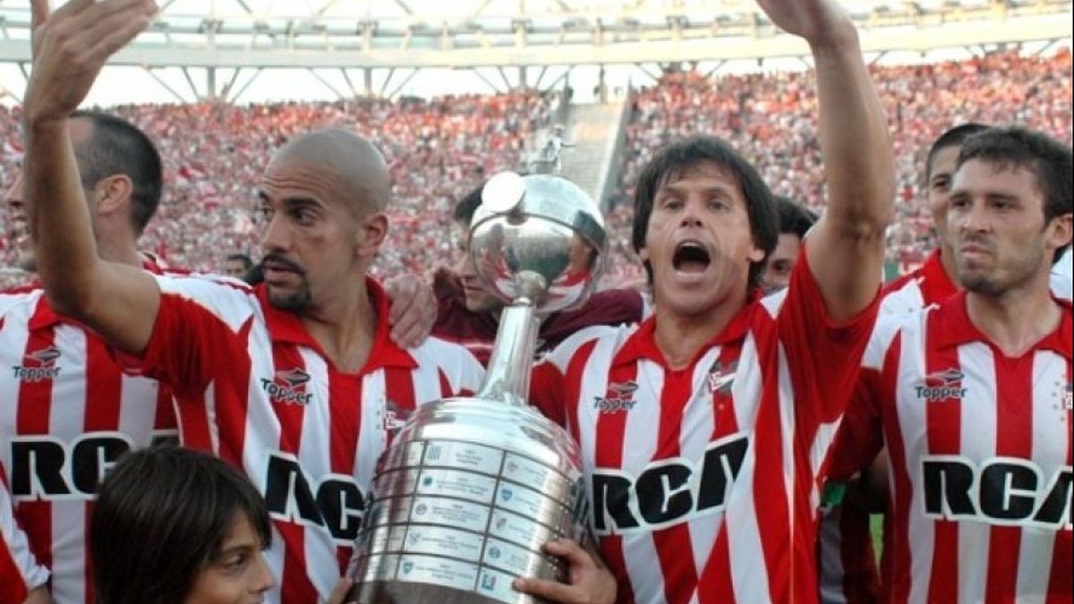 El nuevo estadio logró unirlos: ¿Por qué se pelearon Verón y Calderón?