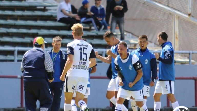Jugando como visitante es un Lobo feroz