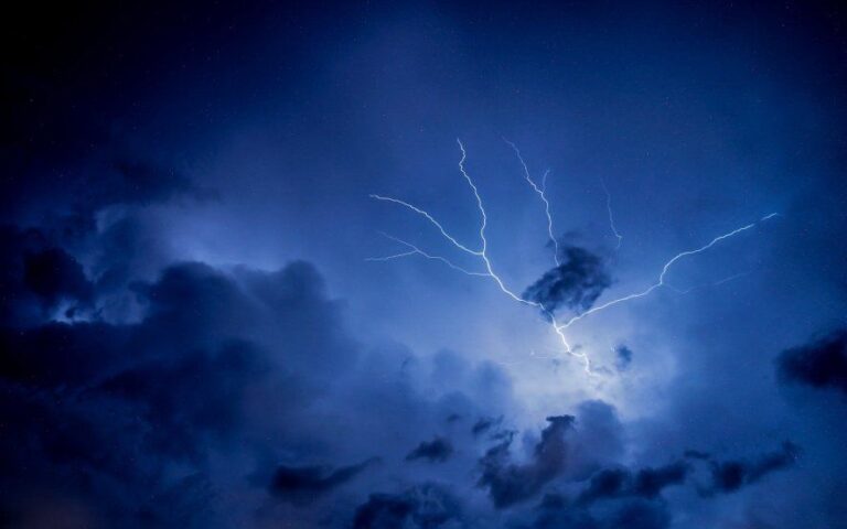 Alerta meteorológico en el oeste bonaerense por tormentas fuertes y ocasional caída de granizo