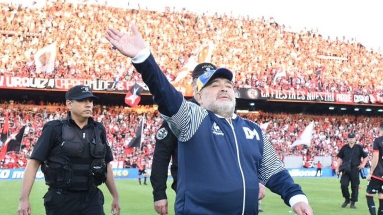 Reunión positiva: Maradona sigue siendo el DT de Gimnasia