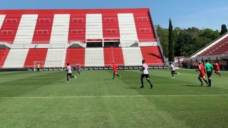 Estudiantes le ganó 2 a 0 a Defensores de Cambaceres
