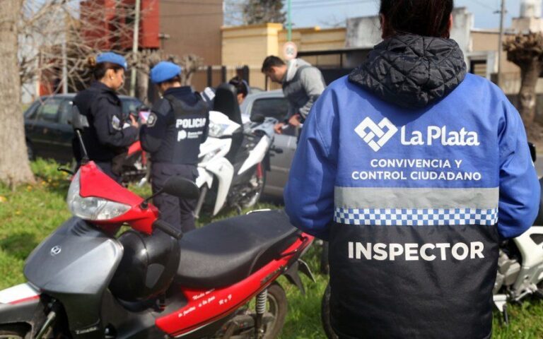 La Plata: este fin de semana comienza a regir el secuestro de motos a quienes circulen sin casco