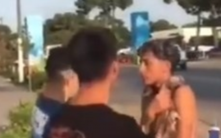 “3 contra 1”: difundieron un nuevo video de una golpiza en patota en Villa Gesell