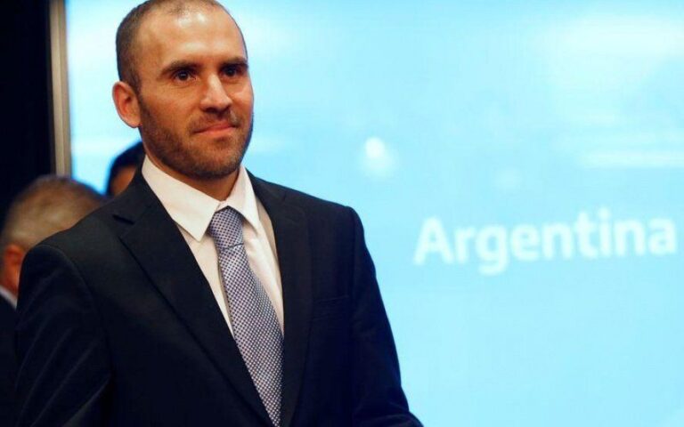 El Gobierno anunció que postergará los pagos del bono dual AF20 para el 30 de septiembre