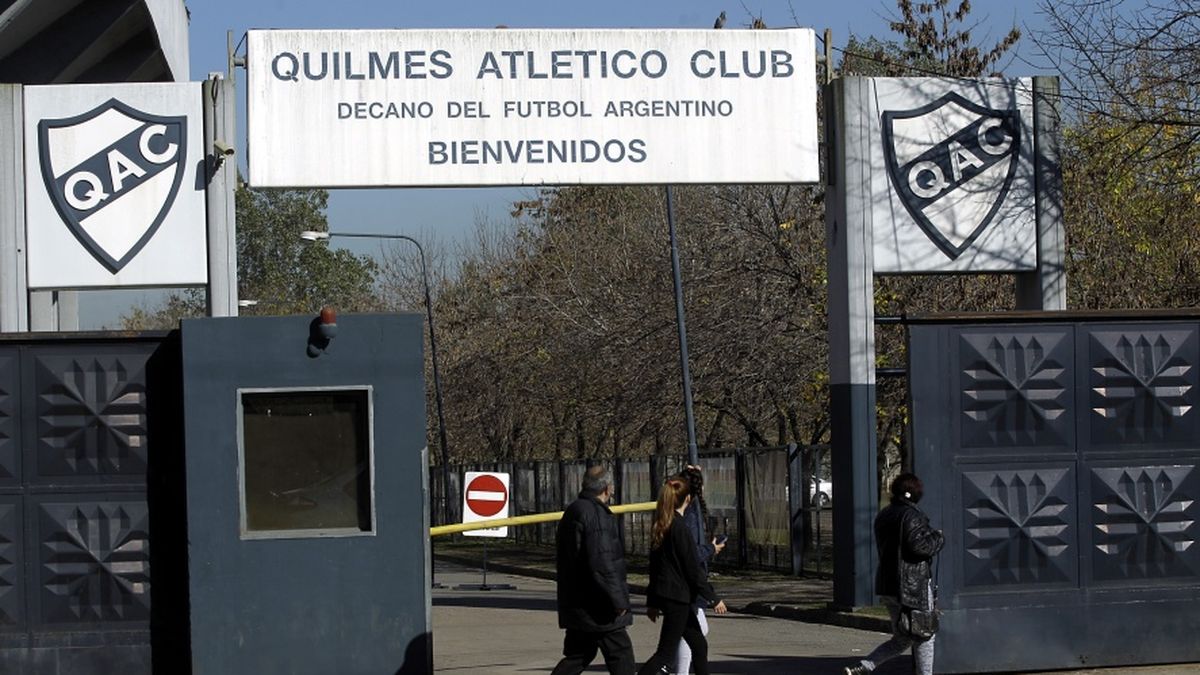 La FIFA le reclama 57 millones a Quilmes por un jugador que el club no sabía que era suyo
