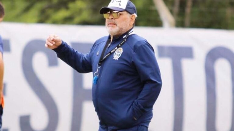 Maradona volvió a Abasto y se encontró con Pellegrino