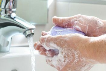A más de un año del comienzo de la pandemia de coronavirus, los expertos recomiendan nuevas medidas para prevenir contagios. A más de un año del comienzo de la pandemia de coronavirus, los expertos recomiendan nuevas medidas para prevenir contagios.