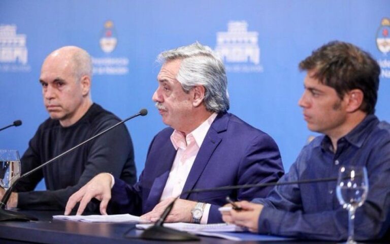 Kicillof pidió una “respuesta solidaria” de la gente y llamó a no “correr” a los supermercados