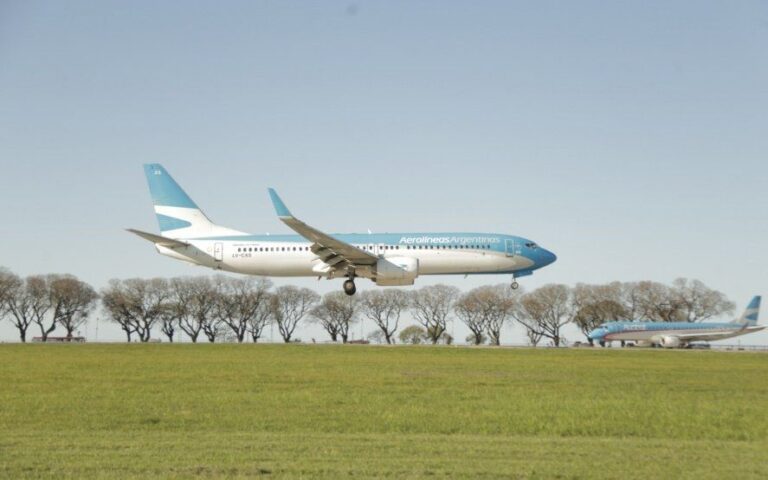Aerolíneas Argentinas cierra el proceso de los vuelos especiales con 27.000 repatriaciones