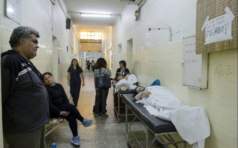 Quejas de médicos por las condiciones laborales y por la llegada de médicos cubanos