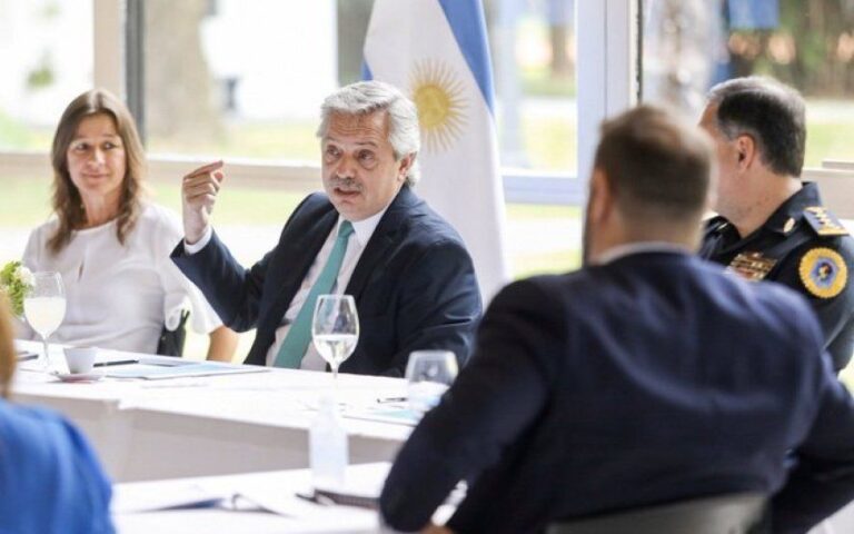 Alberto Fernández cruzó a Techint por los 1500 despidos: “Son miserables”