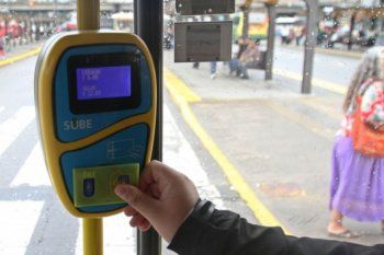 El Gobierno evalúa un aumento del boleto de colectivo para la zona del