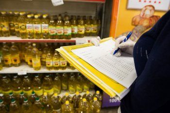 desarrollo social en la mira por la compra de aceite y azucar por encima de los precios maximos que fija el gobierno