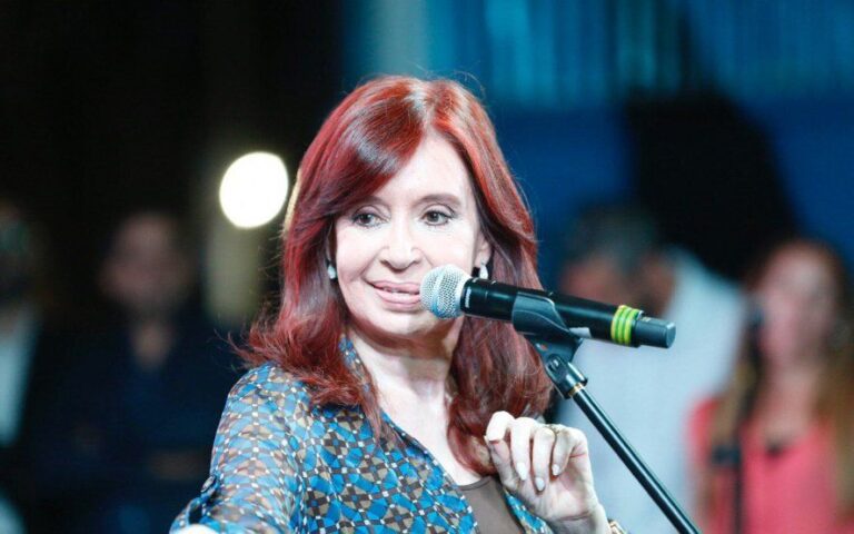 Cristina Fernández convocó a los jefes de las bancadas para definir cómo serán las sesiones virtuales