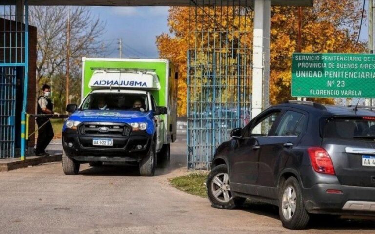 Detienen a dos penitenciarios por el crimen de un preso de la cárcel de Florencio Varela y hay una oficial prófuga