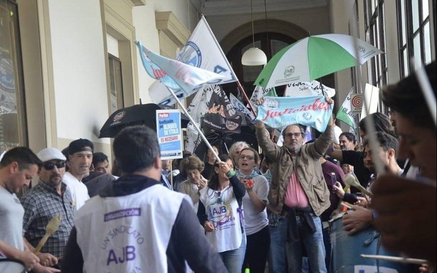 Judiciales reclaman aumento de salarios en el marco de las paritarias