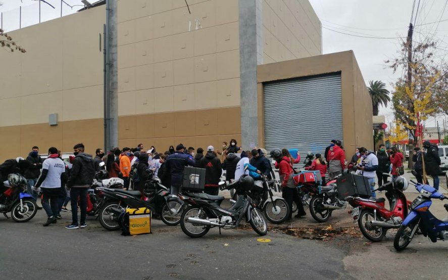 Oficialismo y oposición, a los chispazos por la ley que busca regular a los delivery