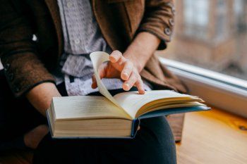 lectura en cuarentena: mira los cuatro libros mas vendidos de mayo para disfrutar durante el aislamiento