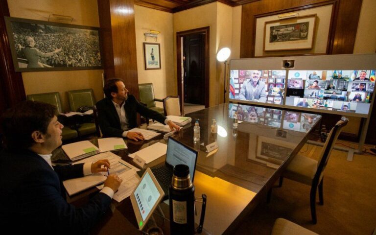 La Provincia empezó a distribuir 3 mil millones de pesos para asistir a los municipios