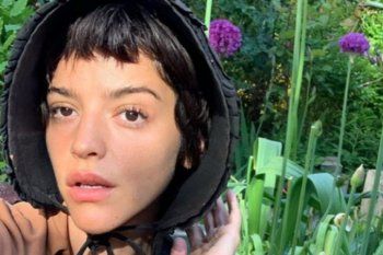 calu rivero se desnudo en la playa para celebrar la amistad