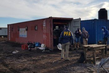 rescatan a 21 trabajadores rurales que trabajaban hacinados en loberia