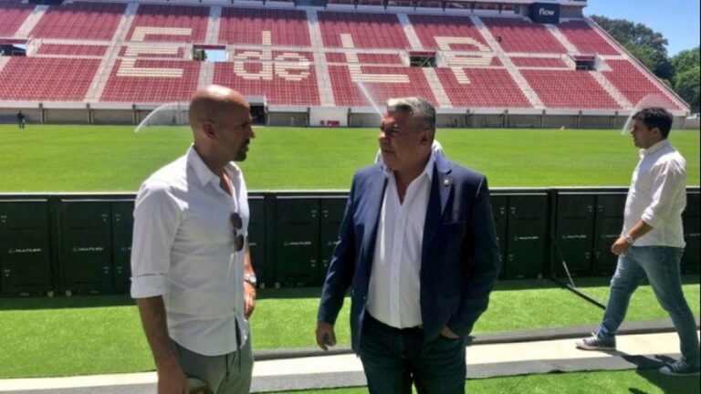 “Si no volvemos la tele no paga y tenemos que bajar la persiana”