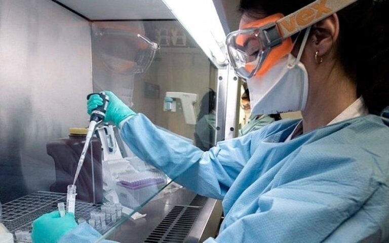 Récord: confirmaron 6.377 casos de coronavirus y 153 muertes