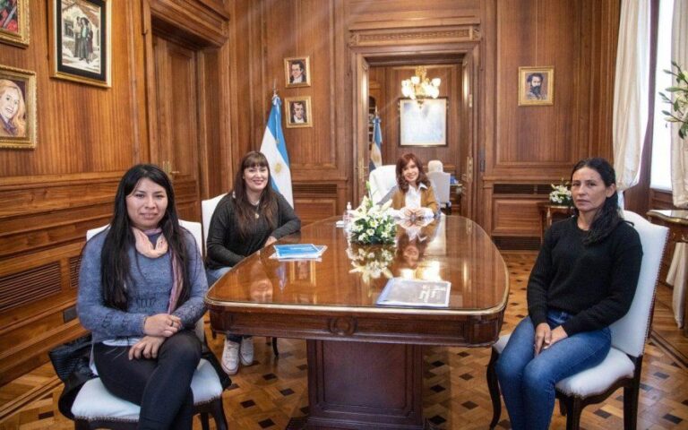 CFK y un encuentro con mujeres de los movimientos sociales: guiño al Plan San Martín