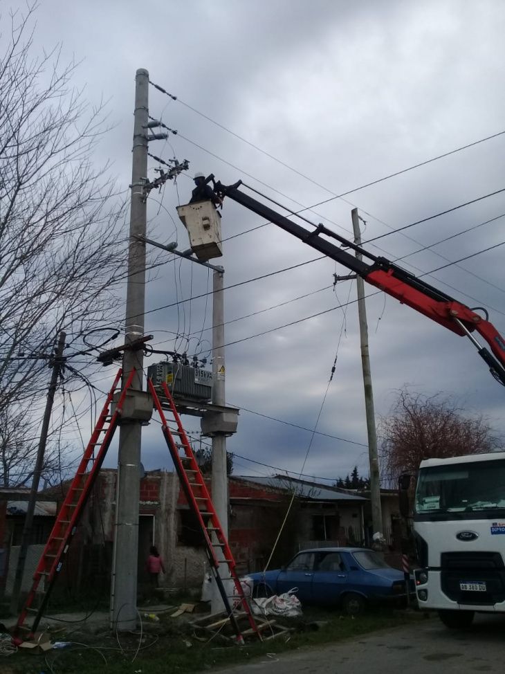 Avanzan las obras para optimizar el servicio eléctrico en Los Hornos y ...