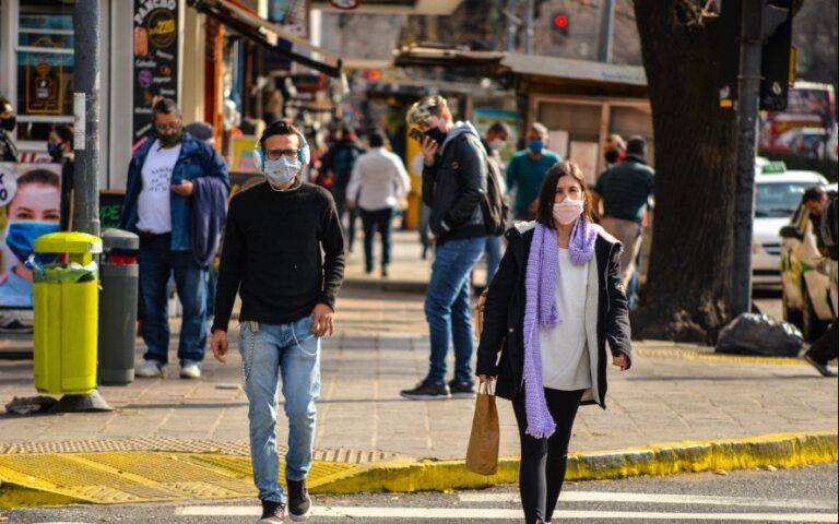 “Cerrar dos semanas y joderse”: la solución de un asesor de Alberto