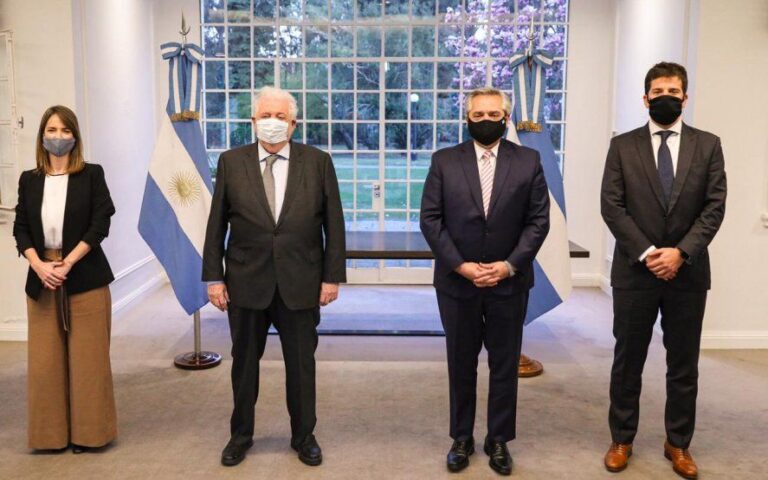 El país fabricará una vacuna contra el COVID: El presidente dijo que “habrá una dosis muy grande”