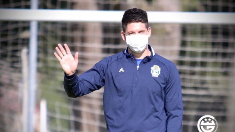Gimnasia entrenó y despidió a la primera semana