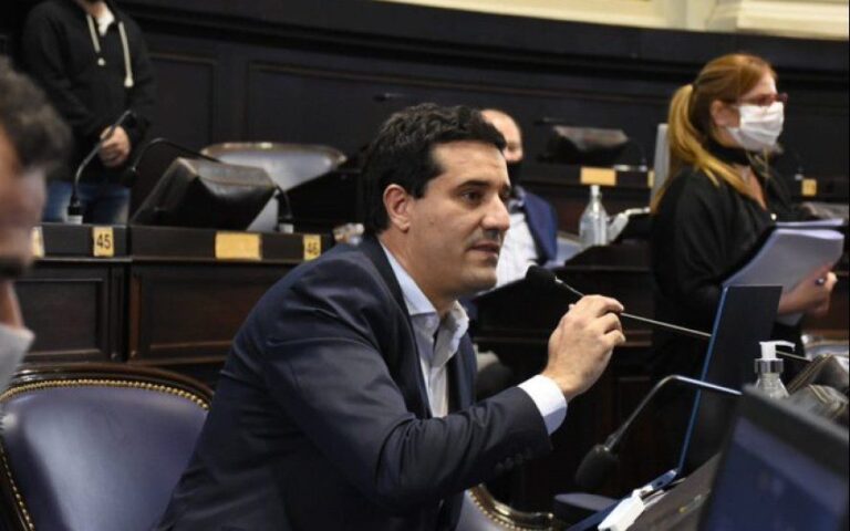 Abad cosecha apoyos de la UCR nacional para conducir el partido bonaerense