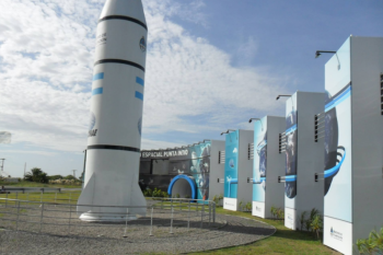 el intendente de punta indio celebro la intencion de reactivar el centro espacial