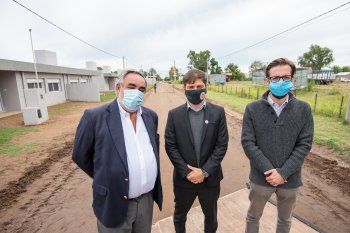 Kicillof recorrió la cuarta sección y participó de la inauguración de viviendas en Trenque Lauquen.