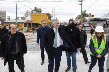 Alberto Fernández junto a Juan José Mussi y Gabriel KAtopodis en Berazategui