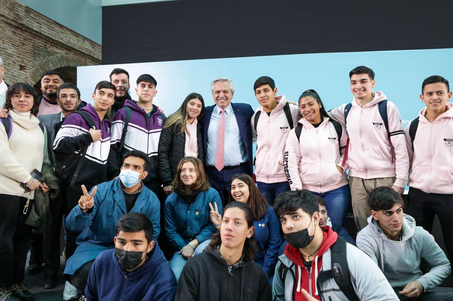 El presidente Alberto Fernández encabezó la presentación de un programa de educación técnica y dijo que la clave del futuro está en la educación.
