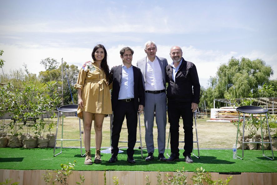El gobernador bonaerense, Axel Kicillof, encabezó un acto en Berisso para presentar el programa de Cambio Climático.