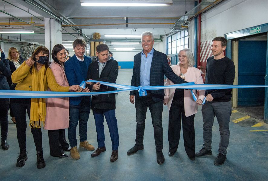 Axel Kicillof y su ministro Augusto Costa en la inauguración de la empresa en Vicente López