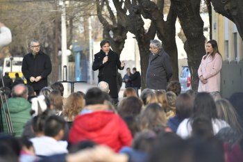 En tierra radical, Axel Kicillof marcó diferencias con el PRO