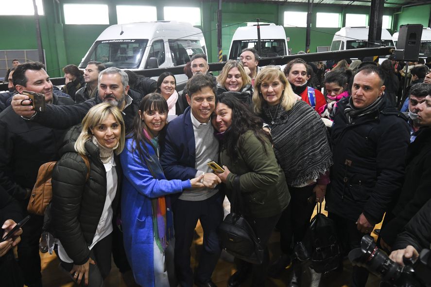 Por el Día nacional de la Educación Especial, Provincia dio camionetas para llevar y traer a los chicos con discapacidad a la escuela y garantizar su educación.