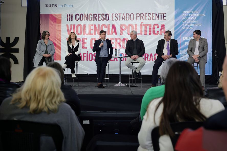 Axel Kicillof en el encuentro sobre violencia política y de género