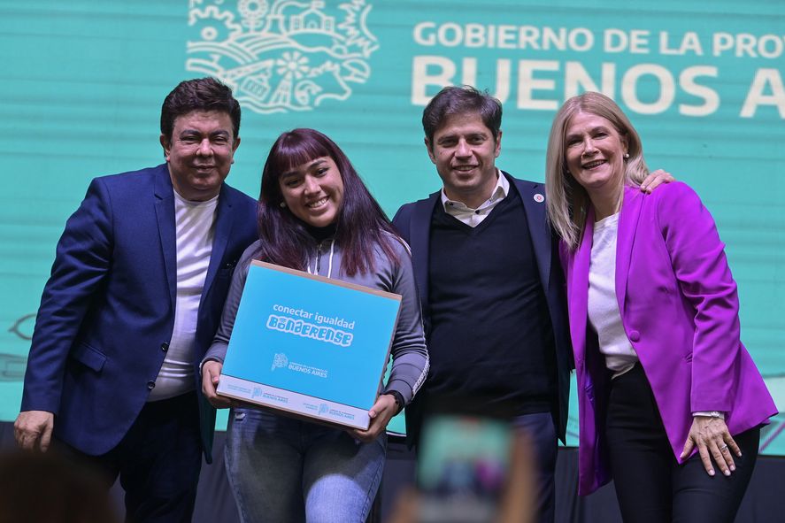 Fernando Espinoza, Axel Kicillof y Verónica Magario en La Matanza Fernando Espinoza, Axel Kicillof y Verónica Magario en La Matanza