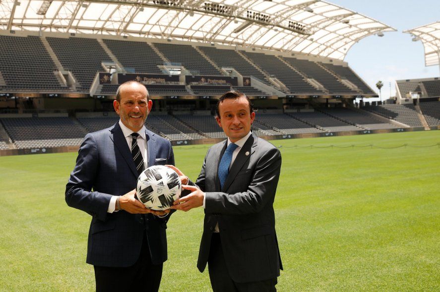 Don Garber y Mikel Arriola, de cara al próximo Mundial de México 2026. Fútbol