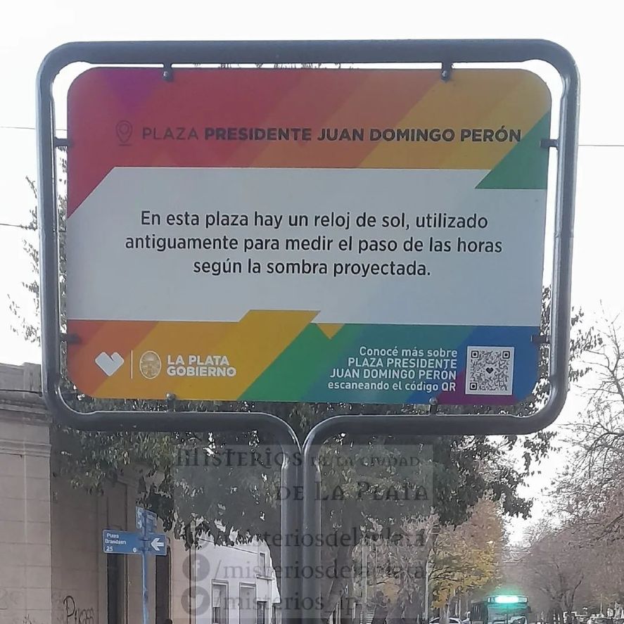 El historiador platense Nicolás Colombo aseguró que hay errores históricos en los carteles colocados por la Municipalidad de La Plata en distintas plazas de la ciudad.