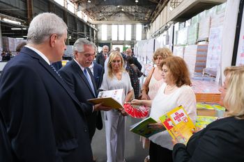 Alberto Fernández recorrió la firma Envaplast.