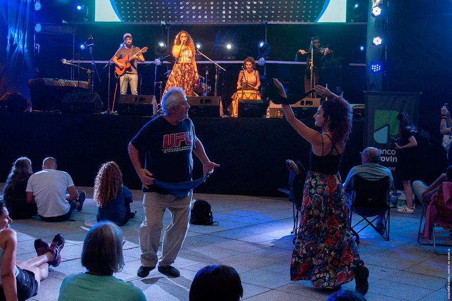 Cada jueves con músicos en vivo y clases de danza 